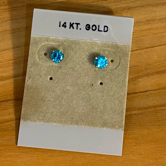 ✅24KT. Gold Gem Stone Earring Studs. - Picture 8 of 12